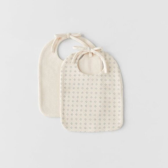 ZARA TWO PACK OF GEOMETRIC BIBS CRUDE SIZE   | 4174/518/ 712 - Picture 1 of 2